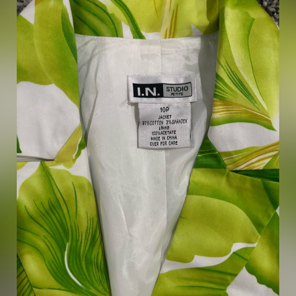 I. N. Studio Petite Green /White Leaf Print Blazer& Skirt Set-size 10 - Picture 9 of 9